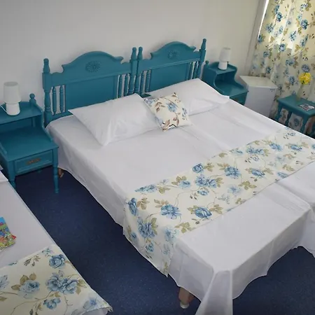 מלון Hotel Ammos Neptun 3*